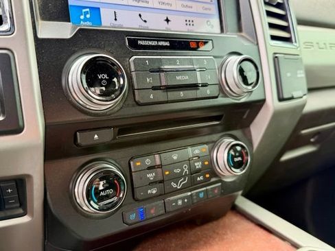 Used 2017 Ford F250 King Ranch w/ FX4 Off-Road Package AWD/4WD image 21