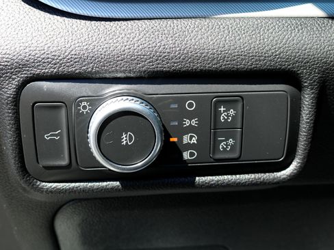 Used 2022 Ford Explorer XLT w/ Equipment Group 202A image 19