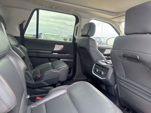 Used 2025 Ford Expedition Max Active AWD/4WD image 5