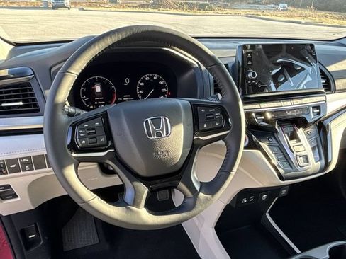 New 2026 Honda Odyssey Touring image 22
