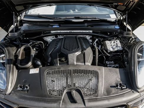 Used 2025 Porsche Macan AWD/4WD image 60