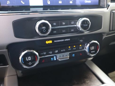 Certified 2022 Ford F250 Lariat w/ Black Appearance Package AWD/4WD image 22