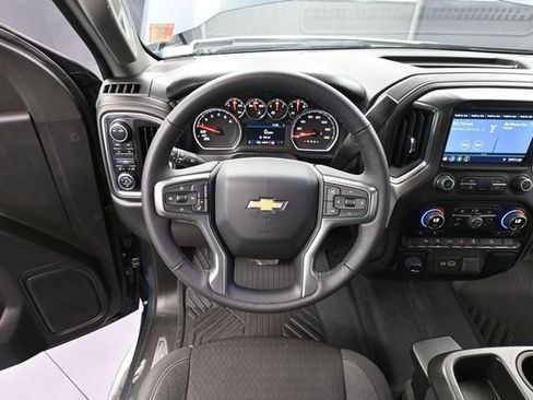 Used 2022 Chevrolet Silverado 1500 LT AWD/4WD image 30