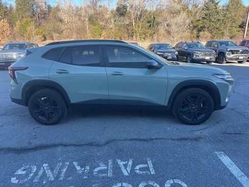 Used 2024 Chevrolet Trax ACTIV w/ Sunroof Package image 4