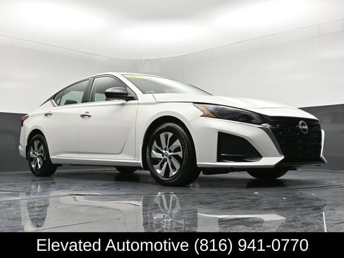 Used 2025 Nissan Altima 2.5 S FWD image 27