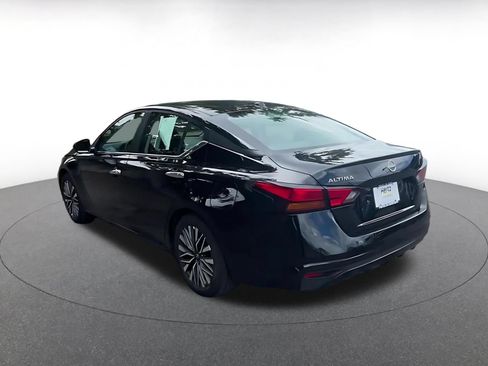 Used 2025 Nissan Altima 2.5 SV FWD image 9