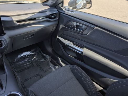 Used 2025 Ford Mustang GT RWD image 17