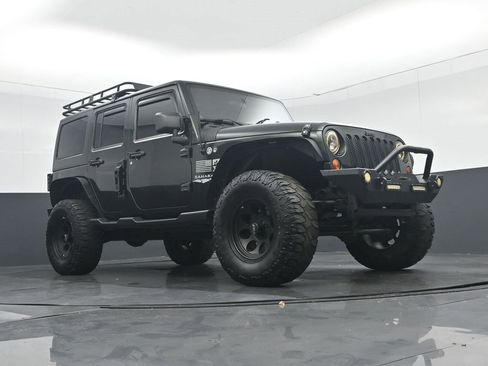 Used 2012 Jeep Wrangler Unlimited Sahara image 37