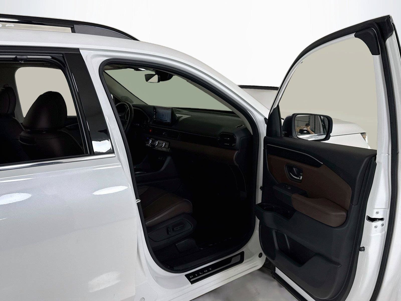 Used 2024 Honda Pilot Elite image 32