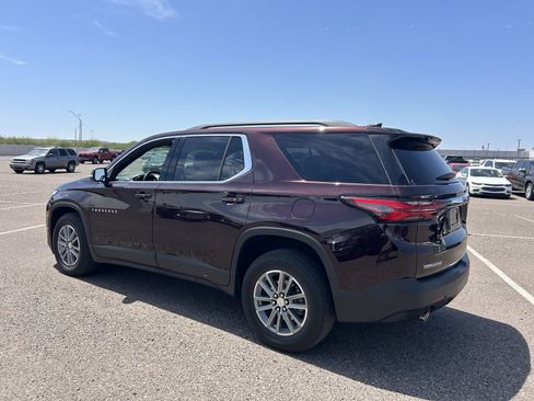 Used 2023 Chevrolet Traverse LT FWD image 3