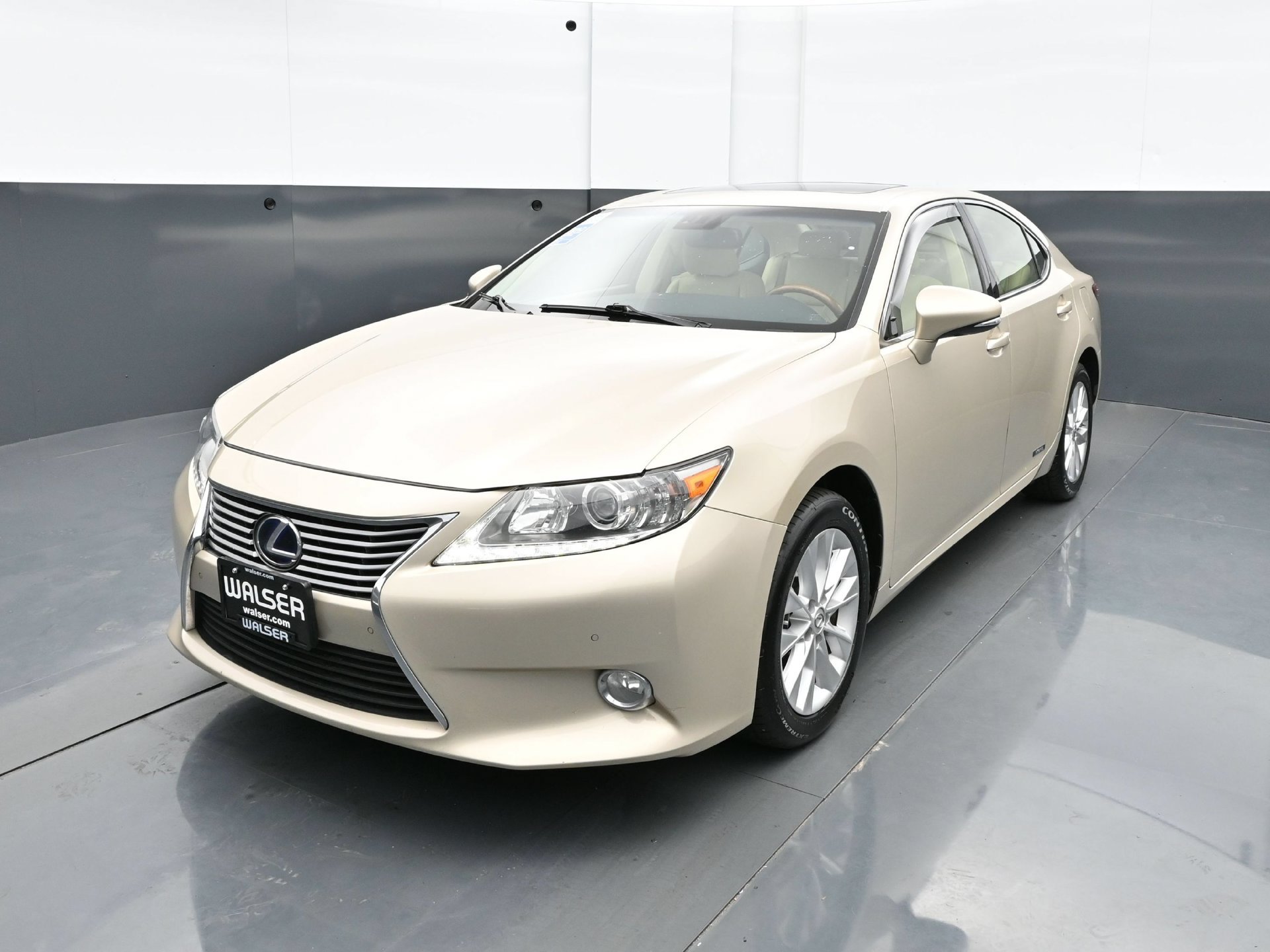 Used 2013 Lexus ES 300h w/ Luxury Pkg FWD image 1