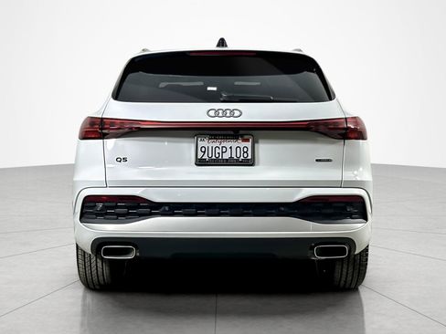 Used 2025 Audi Q5 Premium w/ Convenience Package image 4