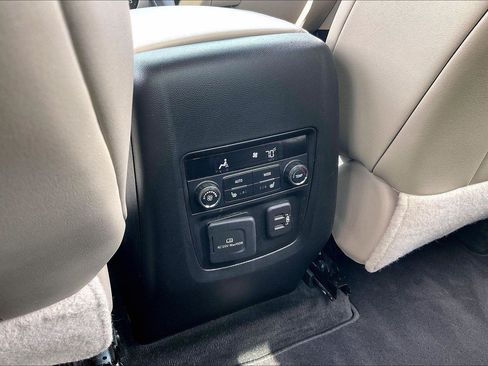 Used 2020 Buick Enclave Premium w/ Sun and Sites Package image 34