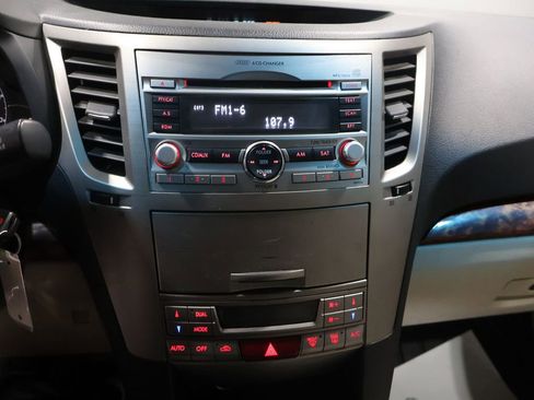 Used 2011 Subaru Outback 2.5i Limited image 23