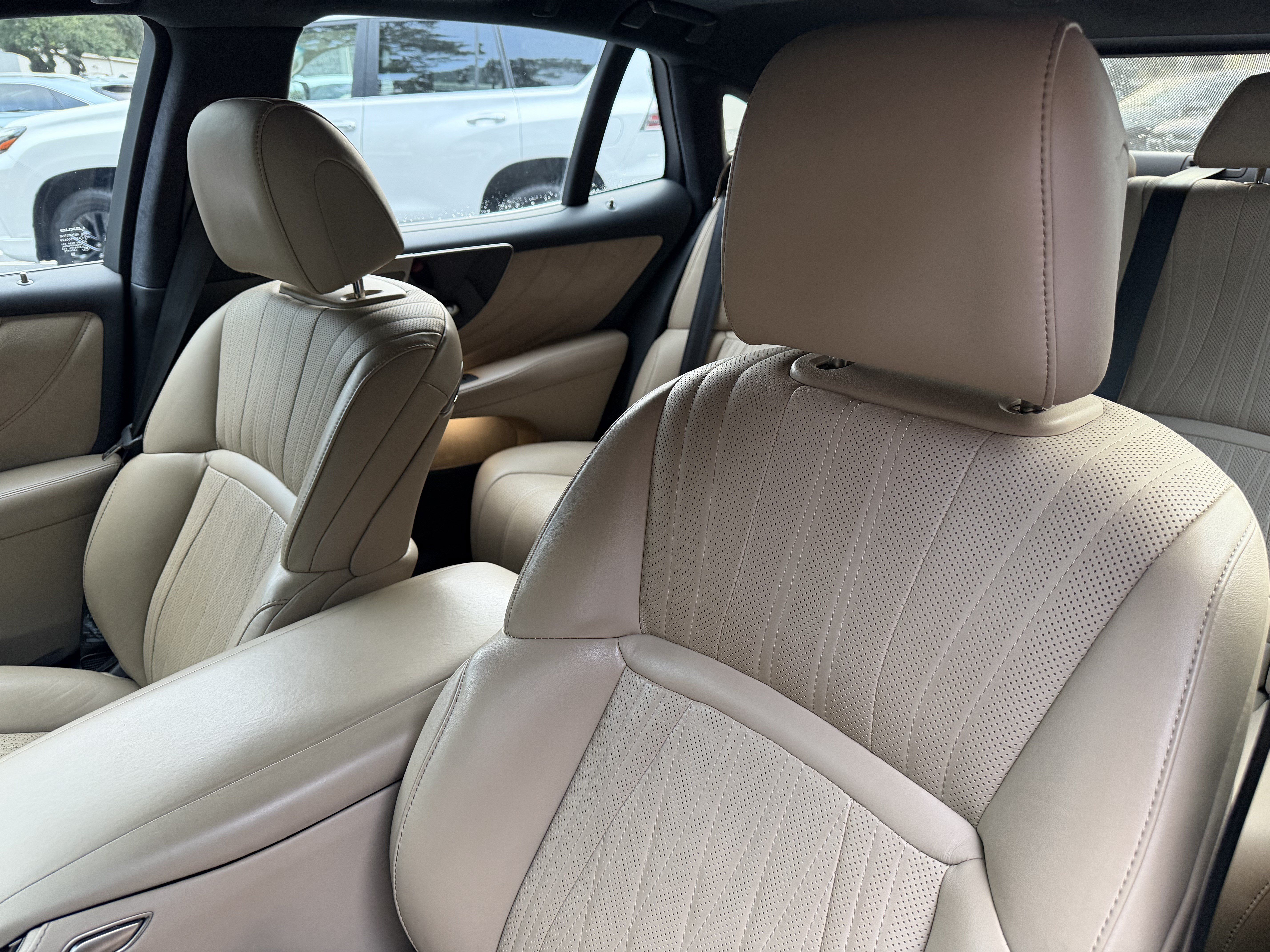 Used 2022 Lexus LS 500 w/ Interior Upgrade Package RWD image 18