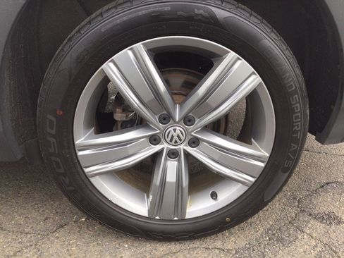 Used 2020 Volkswagen Tiguan SEL AWD/4WD image 41