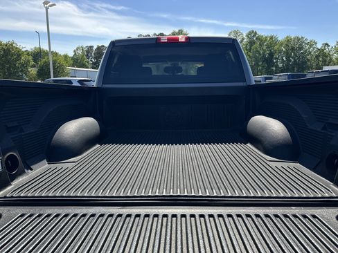 Used 2017 RAM 1500 Express RWD image 19
