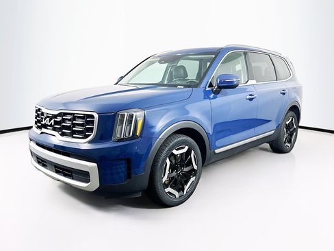 Used 2025 Kia Telluride S FWD image 3