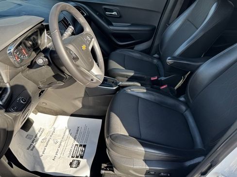 Certified 2022 Chevrolet Trax LT w/ LT Convenience Package image 5