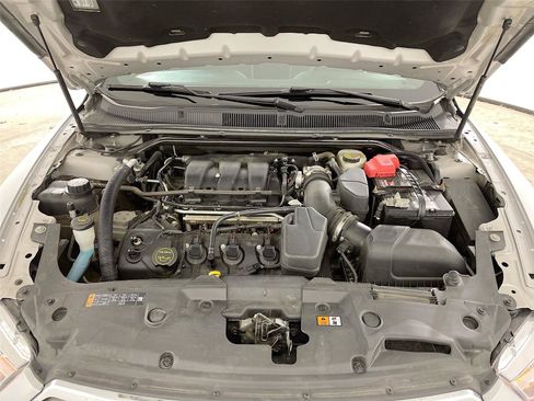 Used 2015 Ford Taurus SEL image 28