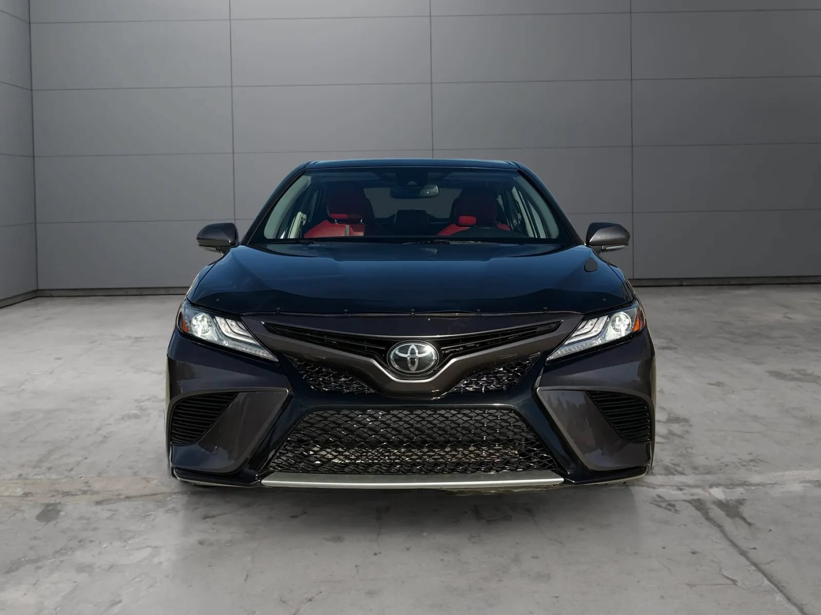 Used 2020 Toyota Camry XSE AWD/4WD image 2