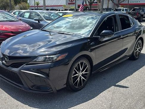 Used 2023 Toyota Camry SE FWD image 3
