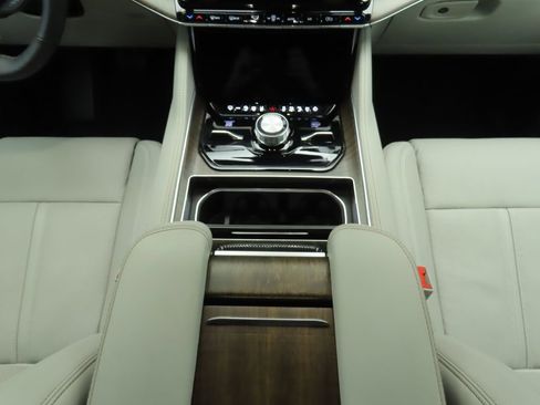 Used 2025 Jeep Grand Wagoneer 4WD w/ 8-Passenger Seating Package image 16