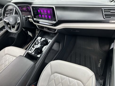 Used 2025 Volkswagen Atlas Cross Sport SEL Premium R-Line image 11