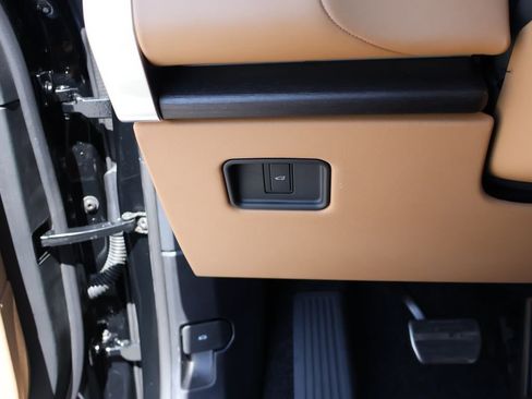 Used 2025 Land Rover Range Rover Long Wheelbase SE image 33