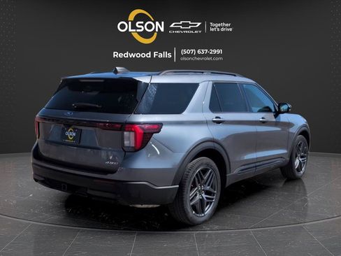 Used 2025 Ford Explorer ST-Line w/ ST-Line Street Pack AWD/4WD image 10