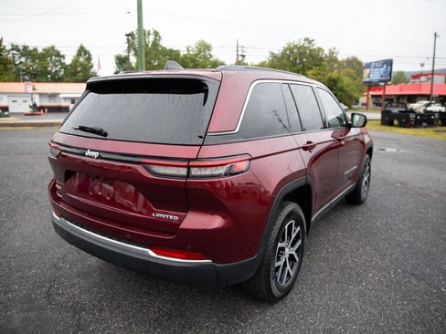 Used 2024 Jeep Grand Cherokee Limited image 3