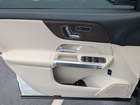 New 2025 Mercedes-Benz GLB 250 image 14