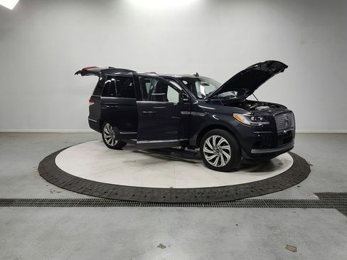 Used 2023 Lincoln Navigator Reserve image 9