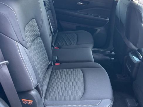 Used 2022 Nissan Pathfinder SV image 14