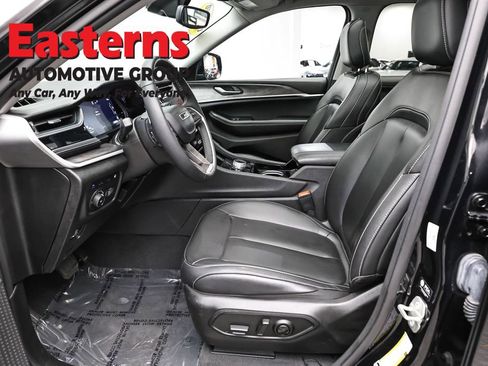 Used 2023 Jeep Grand Cherokee 4WD 4xe image 14