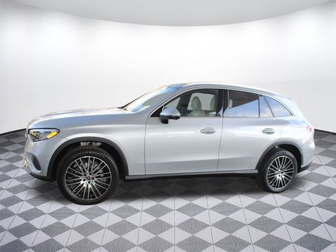 Used 2026 Mercedes-Benz GLC 300 image 2
