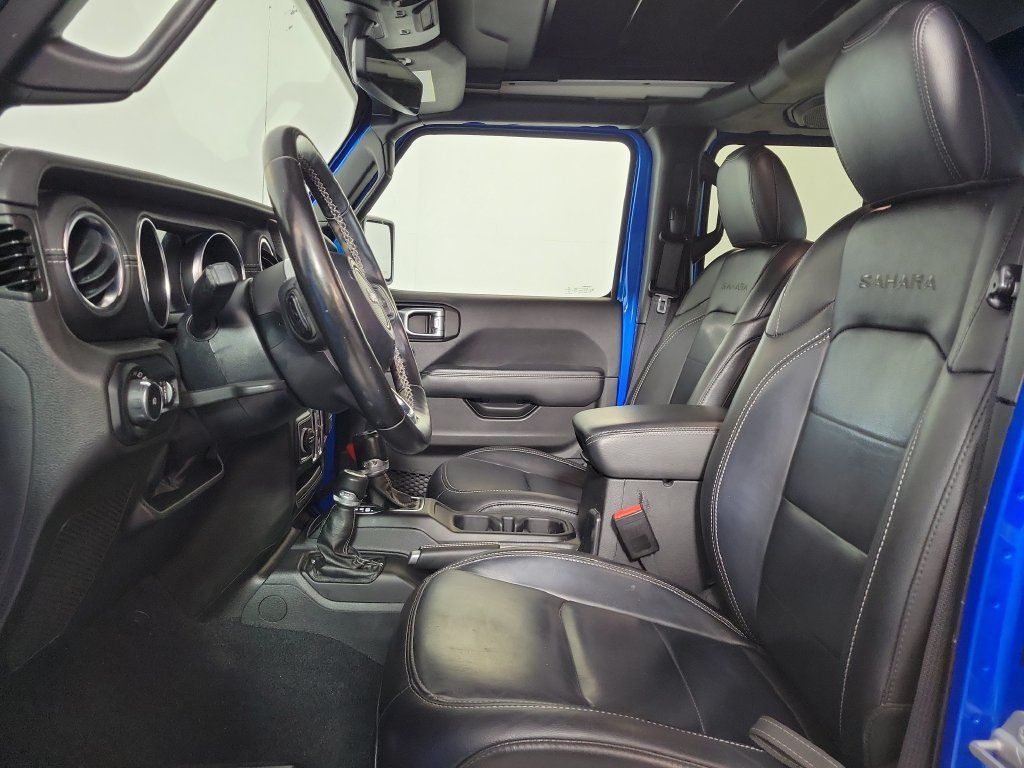 Used 2022 Jeep Wrangler Unlimited Sahara w/ LED Lighting Group AWD/4WD image 12
