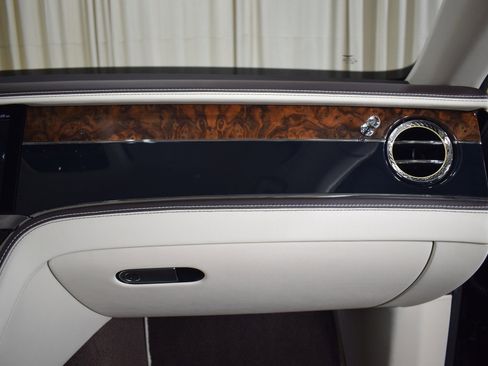 Certified 2020 Bentley Flying Spur W12 image 25