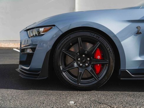 Used 2022 Ford Mustang Shelby GT500 w/ Carbon Fiber Track Pack RWD image 3