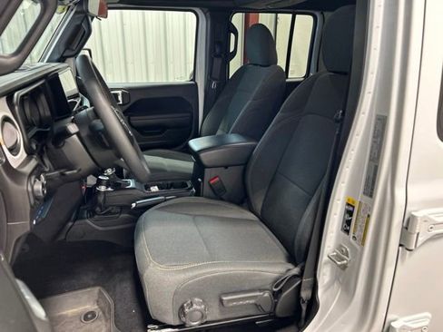 Used 2024 Jeep Wrangler Unlimited AWD/4WD image 13
