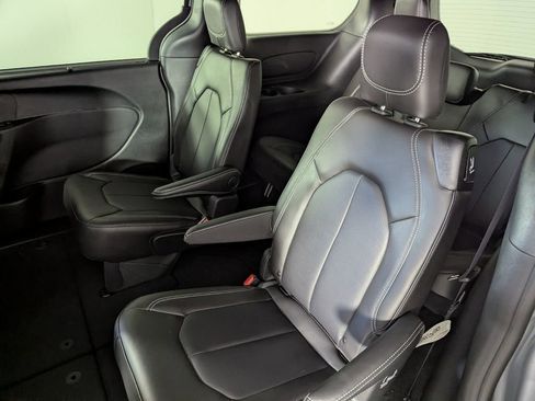 New 2026 Chrysler Pacifica Select w/ S Appearance Package image 15