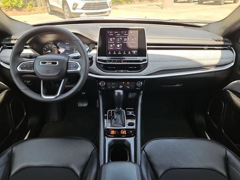 Used 2025 Jeep Compass Latitude AWD/4WD image 26
