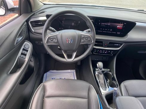Used 2024 Buick Encore GX Avenir w/ Avenir Convenience Package FWD image 10