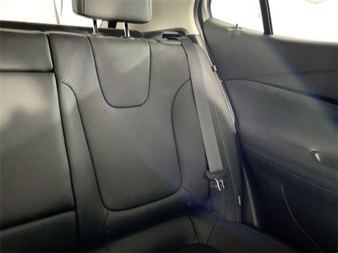 Used 2023 Buick Encore GX Essence image 14