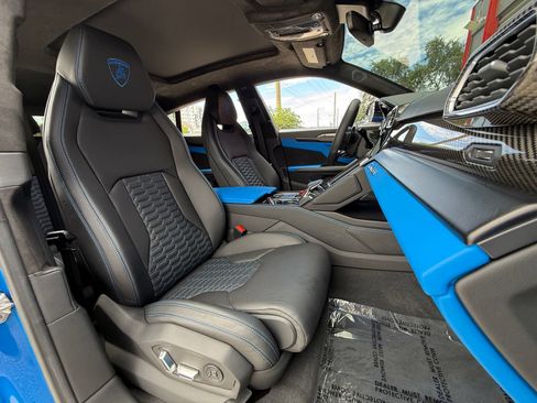 Used 2022 Lamborghini Urus AWD/4WD image 43