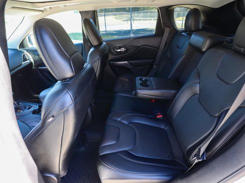 Used 2021 Jeep Cherokee Latitude Lux w/ Sun & Sound Group image 39