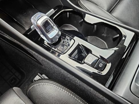 Certified 2024 Volvo XC40 B5 Plus w/ Climate Package AWD/4WD image 29