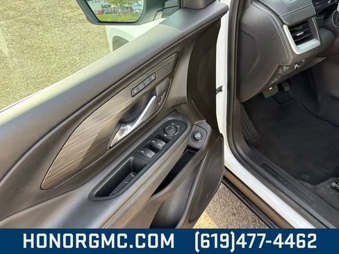 Used 2024 GMC Terrain SLT image 18