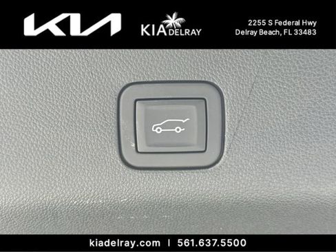 Used 2025 Chevrolet Tahoe High Country RWD image 7