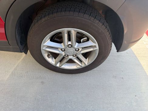 Used 2023 Hyundai Kona SE w/ Cargo Package AWD/4WD image 7